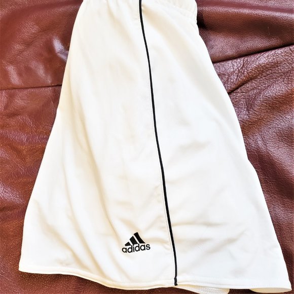 Women Tennis Athletic Skort NWT Adidas P96193 Size L White  DISCOUNT SHIPPING - Picture 2 of 3